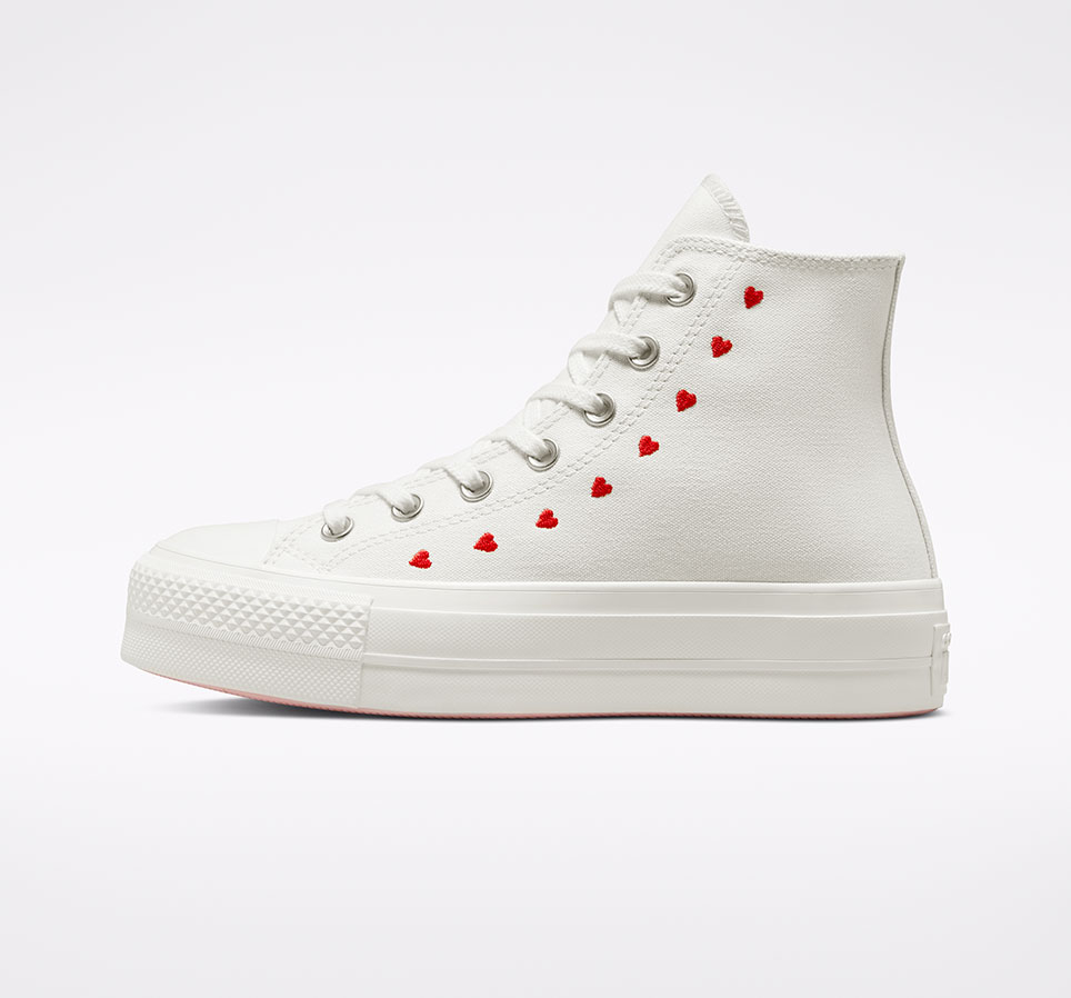 Chuck Taylor All Star Lift Platform Embroidered Hearts