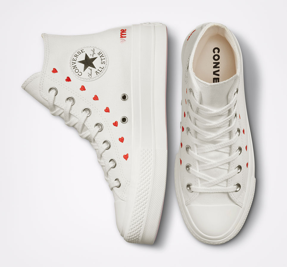 Chuck Taylor All Star Lift Platform Embroidered Hearts