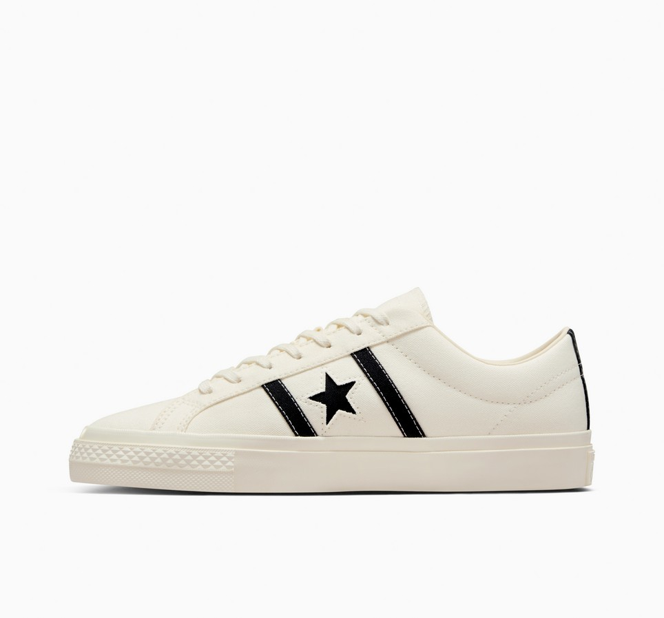Converse x PLAY Comme des Garçons One Star Academy Pro