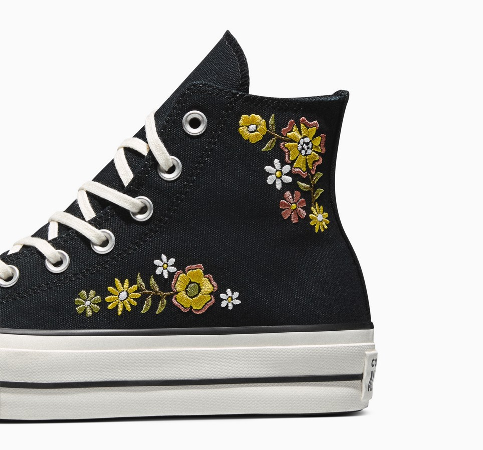 Chuck Taylor All Star Lift Embroidered Flowers