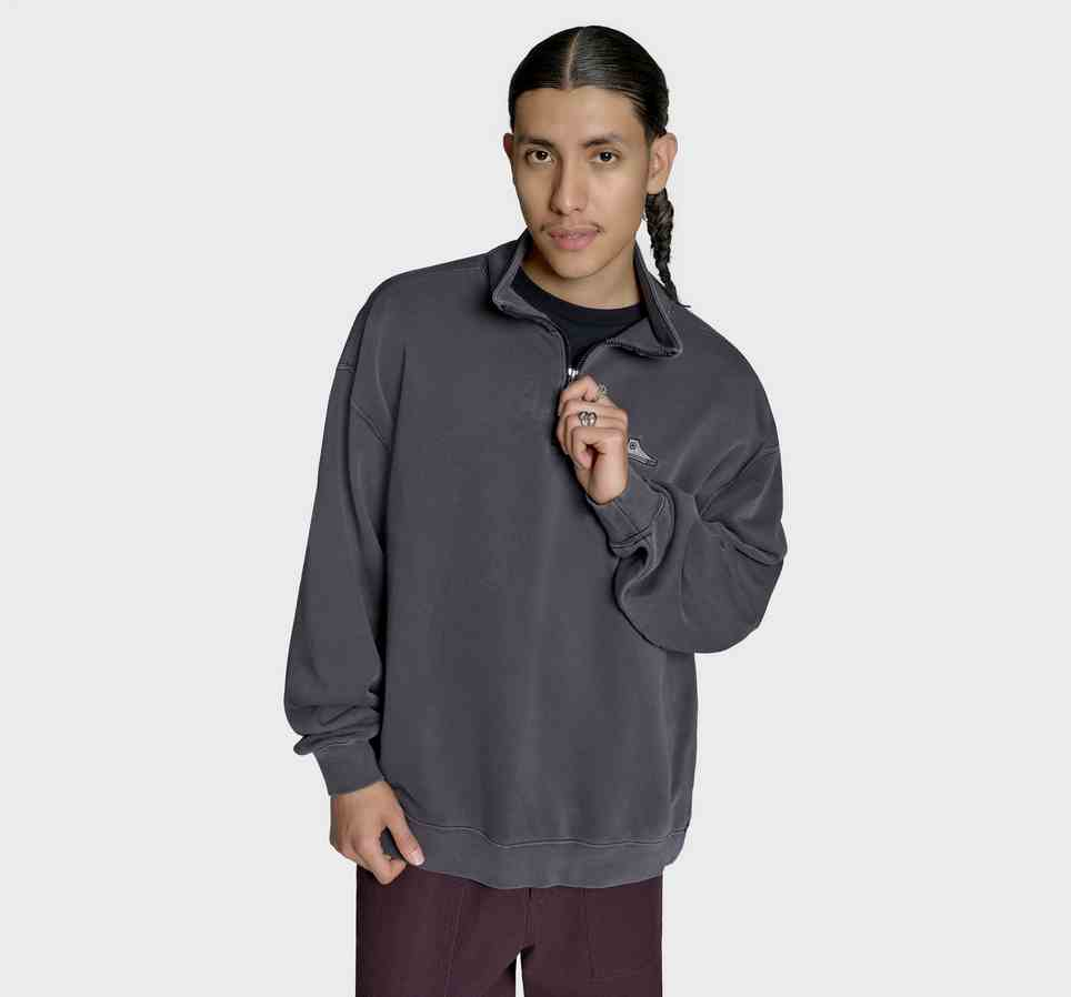 Loose-Fit Sneaker Patch Half-Zip