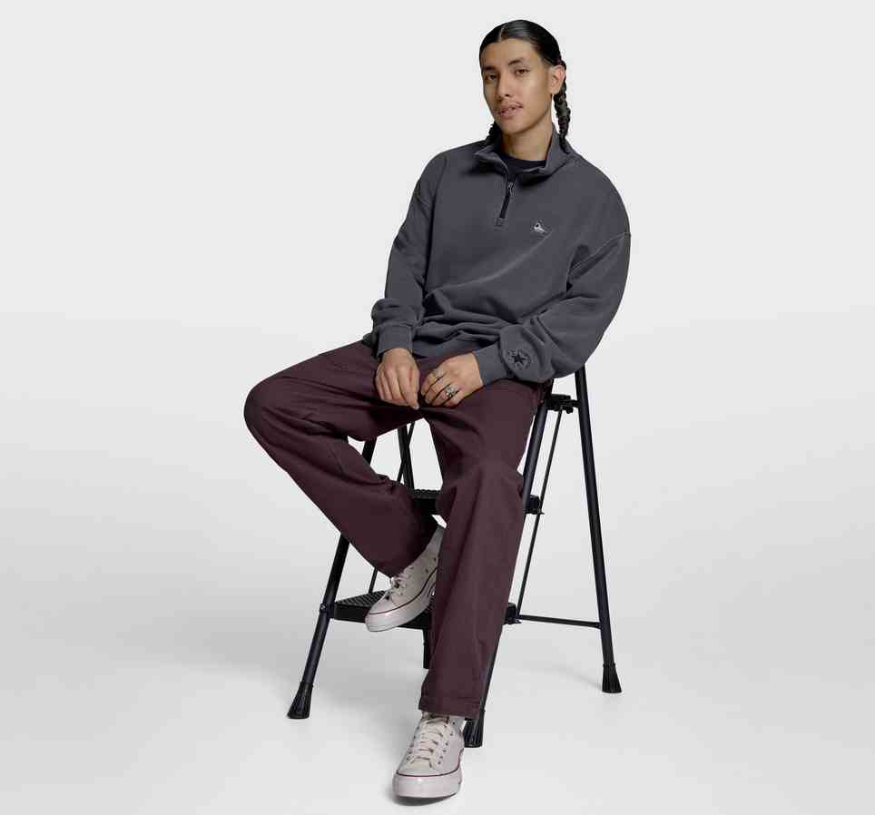 Loose-Fit Sneaker Patch Half-Zip