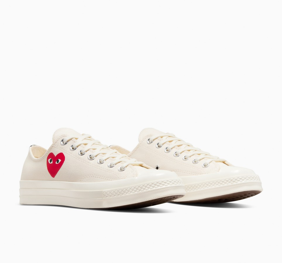 PLAY Comme des Garçons Single Heart Chuck 70