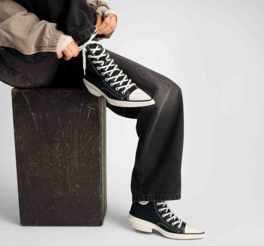 Chuck 70 De Luxe Pointed